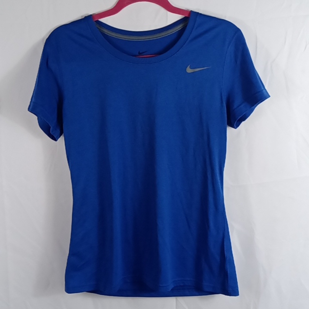 Women's Nike dri-fit top size medium